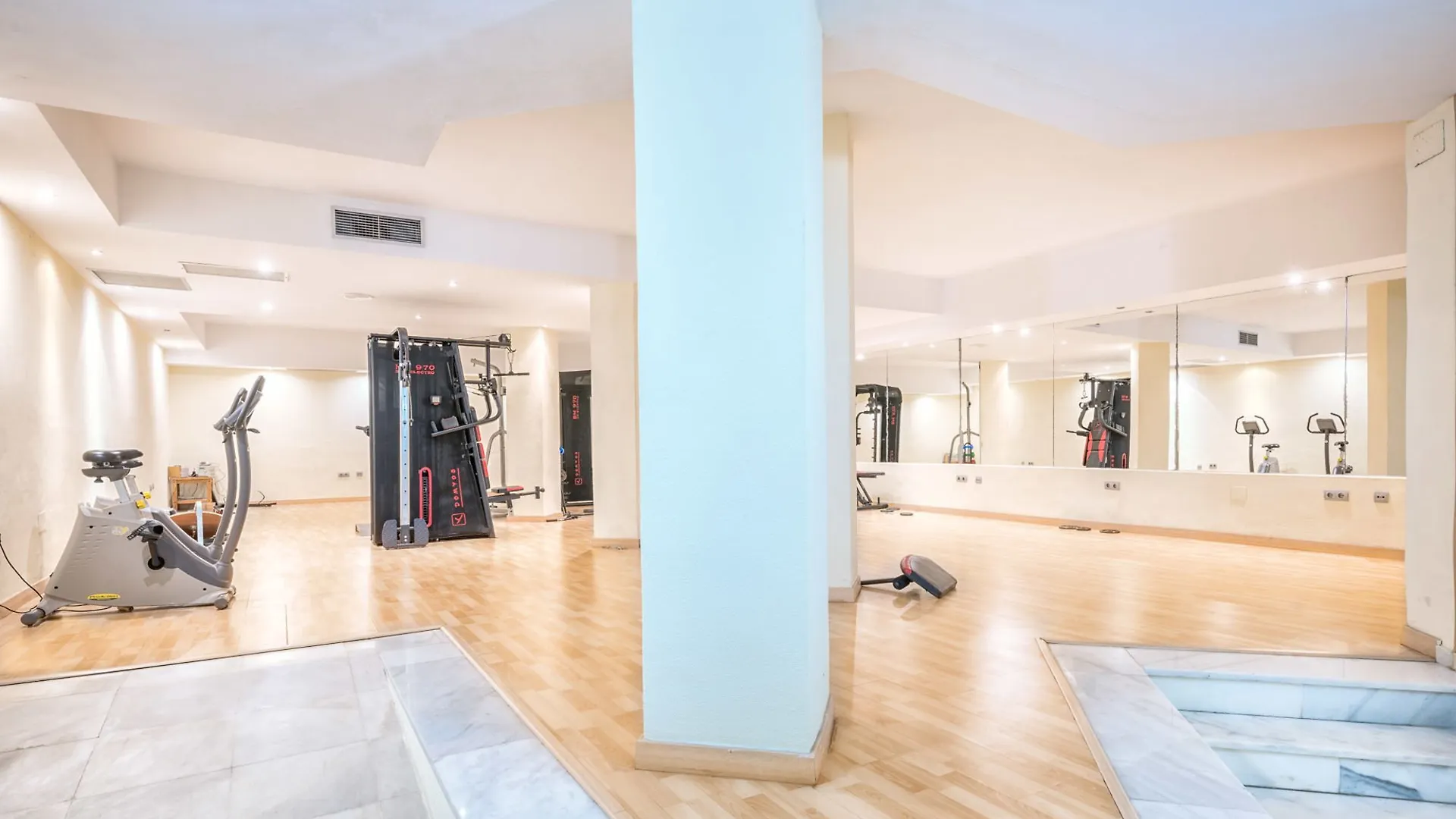 Fa-Fab 2 Bedroom Apt In And Outdoor Pool Marbella Apartment