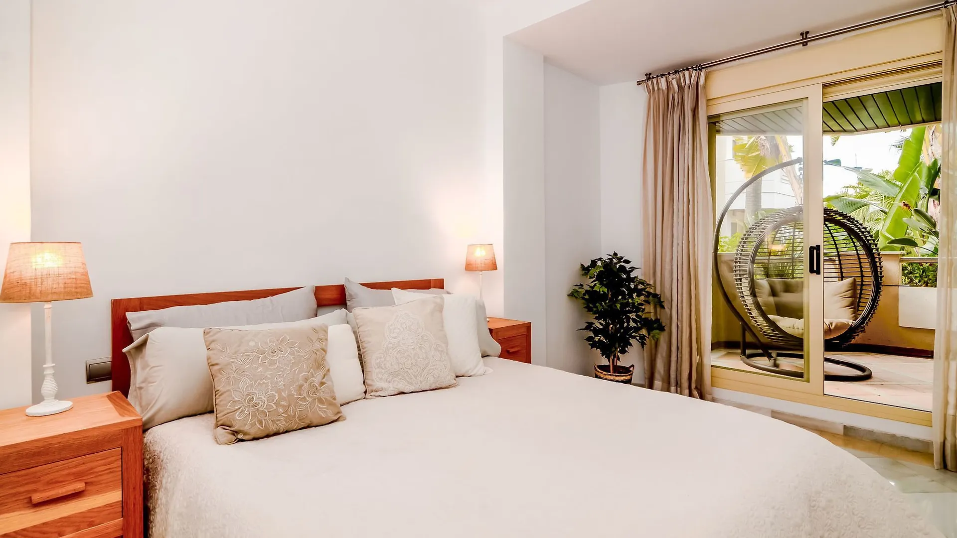 Fa-Fab 2 Bedroom Apt In And Outdoor Pool Marbella Apartment